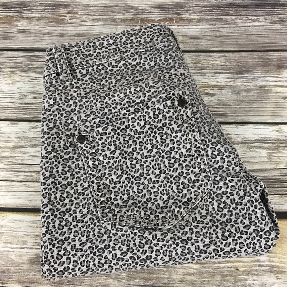 Lola Grey Leopard Print Shorts - Picture 3 of 4
